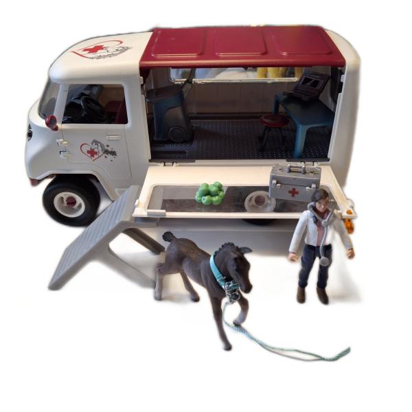 Schleich ® 42439 Mobile Tierärztin mit Hannoveraner Fohlen gebraucht
