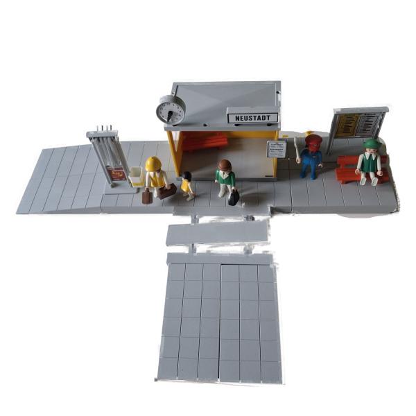 Playmobil ® 4370 Bahnsteig mit Wartehäuschen gebraucht